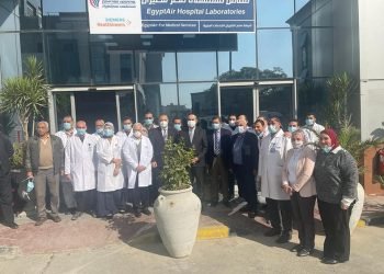 وزير الطيران يتفقد مستشفي مصر للطيران ويفتتح أعمال تطوير  معامل التحاليل المركزية