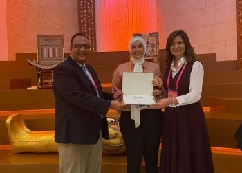 وزيرة الهجرة تكرم شباب المصريين بالخارج المشاركين بتنظيم جناح مصر بمعرض “إكسبو 2020” دبي