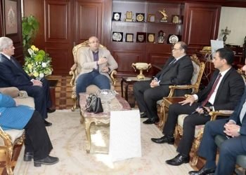 حافظ بني سويف يبحث مع رئيس هيئة النيابة الإدارية بالمحافظة تعظيم سبل التعاون والتنسيق للدفع بعدد من الملفات الحيوية