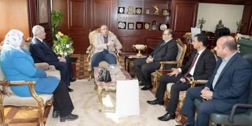 حافظ بني سويف يبحث مع رئيس هيئة النيابة الإدارية بالمحافظة تعظيم سبل التعاون والتنسيق للدفع بعدد من الملفات الحيوية