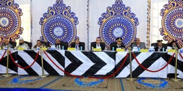 محافظ سوهاج يشهد انهاء خصومة ثأرية ظلت أكثر من 20 عاما بالبلينا