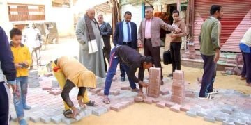 محافظة سوهاج تقوم برصف 10 آلاف متر مسطح ببلاط الانترلوك بشوارع أخميم الفرعية