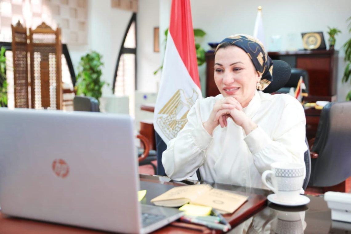 د.ياسمين فؤاد تعلن دعمها الكامل لكافة الأنشطة والمشروعات الطلابية الداعمة لحماية البيئة من أجل حياة أفضل