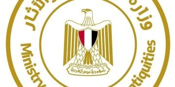 وزير السياحة والآثار يعتمد الضوابط المنظمة لتنفيذ رحلات العمرة للعام الهجري الجاري