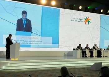 وزير الشباب يستعرض التجربة المصرية في مواجهة أزمة كورونا علي صعيد مجالي الشباب والرياضة