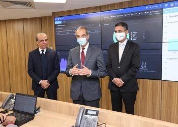 وزير الاتصالات.. يفتتح مركز مراقبة وتشغيل الخدمات لمتابعة أداء تقديم الخدمات التى يقدمها البريد للمواطنين