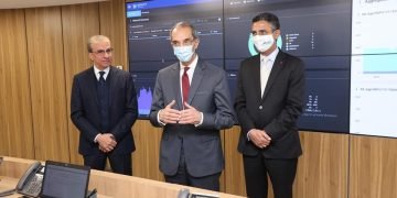 وزير الاتصالات.. يفتتح مركز مراقبة وتشغيل الخدمات  لمتابعة أداء تقديم الخدمات التى يقدمها البريد للمواطنين