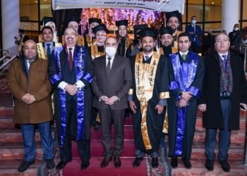 وزير الطيران يشارك فى احتفالية تخريج دفعة جديدة من برنامجى الماجستير “المهنى”