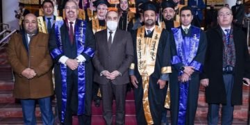 وزير الطيران يشارك فى احتفالية تخريج دفعة جديدة من برنامجى الماجستير “المهنى”