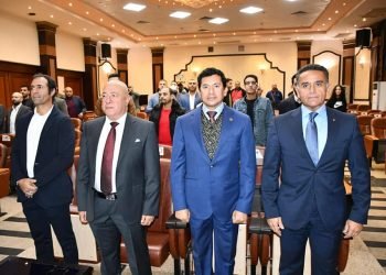 وزير الرياضة  يعلن انطلاق سلسلة من البطولات الدولية في لعبة الإسكواش