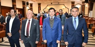 وزير الرياضة  يعلن انطلاق سلسلة من البطولات الدولية في لعبة الإسكواش