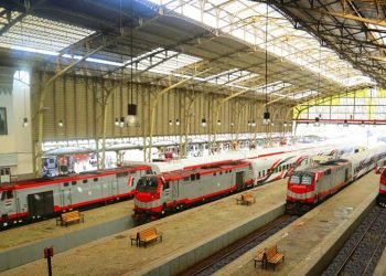 وزير النقل .. يستعرض أمام الرئيس نشأة و تطوير سكك حديد مصر