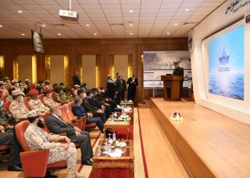 الفريق أسامة ربيع يستعرض أبرز المنجزات التنموية بقناة السويس خلال لقائه وفد كلية القادة والأركان