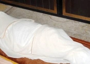 بسبب مقاطع صوتية جنسية   “حفلة إعدام” لشاب على يد 3 نساء ورجل