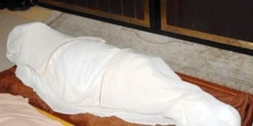 بسبب مقاطع صوتية جنسية   “حفلة إعدام” لشاب على يد 3 نساء ورجل