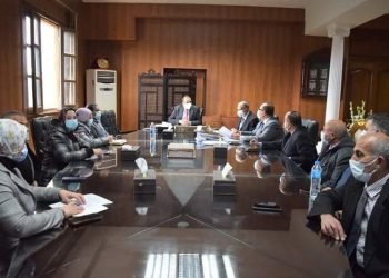 رئيس جامعة بني سويف: دعم الطلاب المتفوقين بالشعب والبرامج الجديدة بحوافز أدبية و مادية