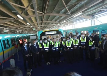 الرئيس الكوري الجنوبي يتفقد عدد من القطارات الموردة من هيونداي روتيم داخل ورشة العمرة الجسيمة للخط الثالث ويطلع على مخطط التعاون المشترك لتوطين صناعة السكك الحديدية في مصر