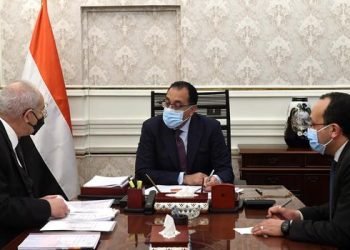 رئيس الوزراء يلتقى رئيس الهيئة العامة للمنطقة الاقتصادية لقناة السويس لمتابعة عدد من ملفات عمل الهيئة
