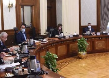 رئيس الوزراء يوجه بوضع خطة تنفيذية على مدار خمس سنوات لسد العجز في أعداد المعلمين