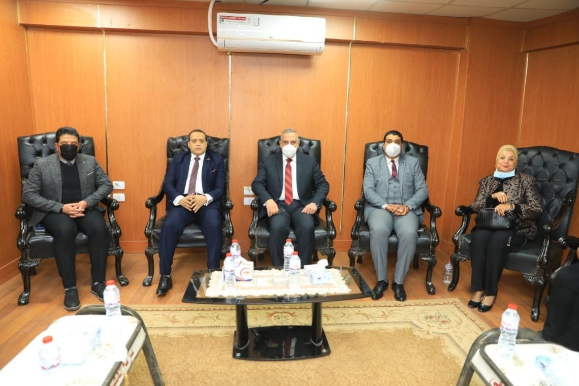 محافظ سوهاج يشهد مؤتمر ” الطريق نحو المهنية السياحية “