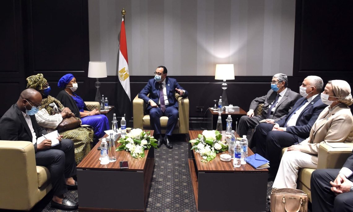 رئيس الوزراء يلتقي نائب رئيس الوزراء وزيرة البيئة والتنمية المستدامة بالكونغو الديمقراطية لبحث سبل تعزيز التعاون المشترك