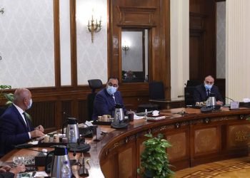 مدبولي: تنفيذا لتوجيهات الرئيس .. الإسراع في بدء إنشاء المحور المقترح بمنشأة القناطر التي شهدت مؤخرا حادث سقوط سيارة في نهر النيل فرع رشيد