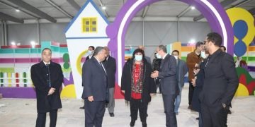 وزيرة الثقافة تتفقد تجهيزات الجناح المخصص للطفل بالدورة 53 لمعرض القاهرة الدولي للكتاب