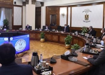 مدبولي يؤكد أهمية تلقي اللقاح المضاد لـ “كورونا” .. ويشدد على الالتزام بالإجراءات الاحترازية وتطبيق الغرامات على غير الملتزمين