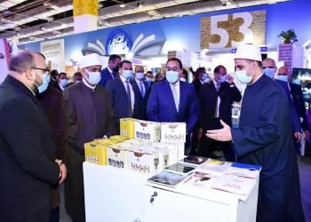 رئيس الوزراء يتفقد جناح المجلس الأعلى للشئون الإسلامية بمعرض الكتاب