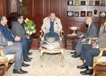 المحافظ “د.محمد هاني غنيم”يستقبل رئيس اتحاد رفع الأثقال على هامش إقامة معسكر المنتخب ببني سويف