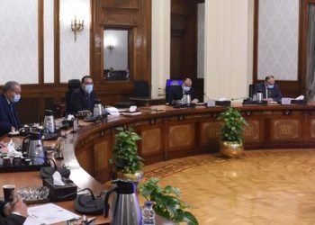 مدبولى يكلف بتشكيل مجموعة عمل تختص بحل مشكلات المستثمرين والتنسيق بشأن المعوقات والشكاوى المختلفة