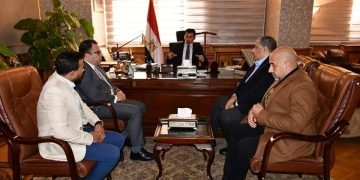 وزير الرياضة يستقبل اللاعب كيشو بطل المصارعة.