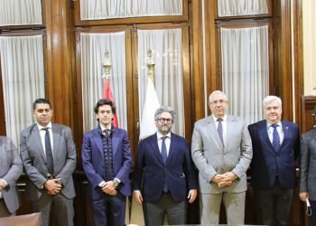 وزير الزراعة يبحث مع شركة إسبانية الاستثمار في مجال زراعة وتصنيع الزيتون