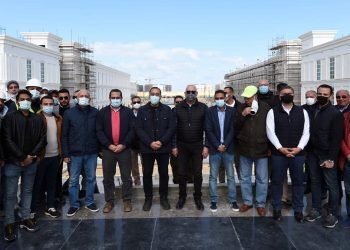 رئيس الوزراء يتفقد نماذج تشطيبات الأبراج الشاطئية ويزور المدينة التراثية بالعلمين الجديدة