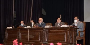 دار العلوم تفوز بجائزة نجيب محفوظ للابداع الفنى والادبى بجامعة القاهرة