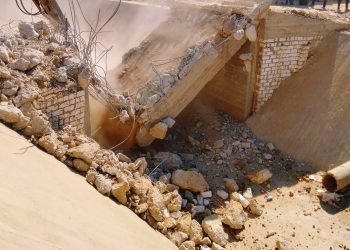 إزالة 18 كوبري مخالف على ترعة قاو بنطاق هندسة ري طهطا