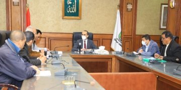 القاضى .. يعقد اجتماعا مع لجنة استرداد أراضي أملاك الدولة