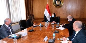 نيفين جامع: تبحث مع وفد البنك الدولي سبل تحقيق التنمية المستدامة في ضوء التغيرات المناخية