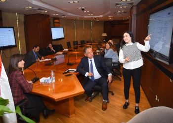 “الهجرة” تطلق منصات تواصل لمبادرة “رواد الأعمال المصريين في الخارج والأفارقة”