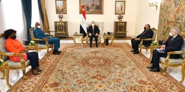 استقبل الرئيس السيسي اليوم وفداً من الآلية الأفريقية لمراجعة النظراء، وذلك برئاسة إدوارد مالوكا المدير التنفيذي لسكرتارية الآلية