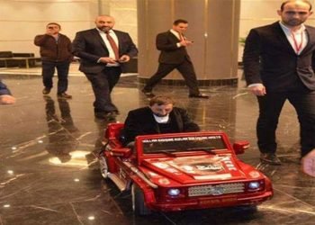 الملاكم  التركى ” كوكسال بابا ”  الذى شغل الإعلام وصفحات التواصل