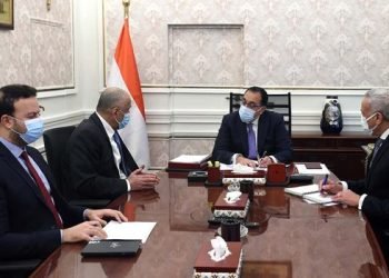 رئيس الوزراء يلتقى محافظ البنك المركزى لمتابعة الموقف فى ضوء المستجدات العالمية وأحداث الأزمة الروسية – الأوكرانية