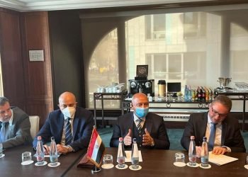 وزير النقل يلتقي نائب رئيس شركة ترانسماش هولدنج  وقيادات الشركة لمتابعة توريد صفقة 1300 عربة سكة حديد جديدة