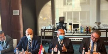 وزير النقل يلتقي نائب رئيس شركة ترانسماش هولدنج  وقيادات الشركة لمتابعة توريد صفقة 1300 عربة سكة حديد جديدة