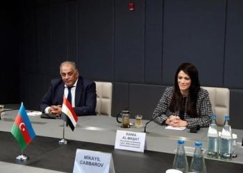 وزير الاقتصاد الأذري يبدي رغبة الحكومة في تعزيز التعاون مع مصر في مجالات التحول الأخضر وتوليد الهيدروجين