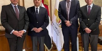 وزير الطيران: تعزيز التعاون مع منظمة الأياتا فى مختلف مجالات النقل الجوى