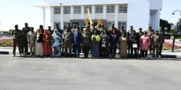 الفريق أسامة ربيع يستعرض مستجدات مشروعات تطوير القناة لوفد أكاديمية ناصر العسكرية العليا