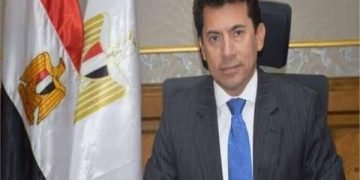 الدكتور اشرف صبحى فى الكاميرون اليوم لمؤازرة منتخب مصر