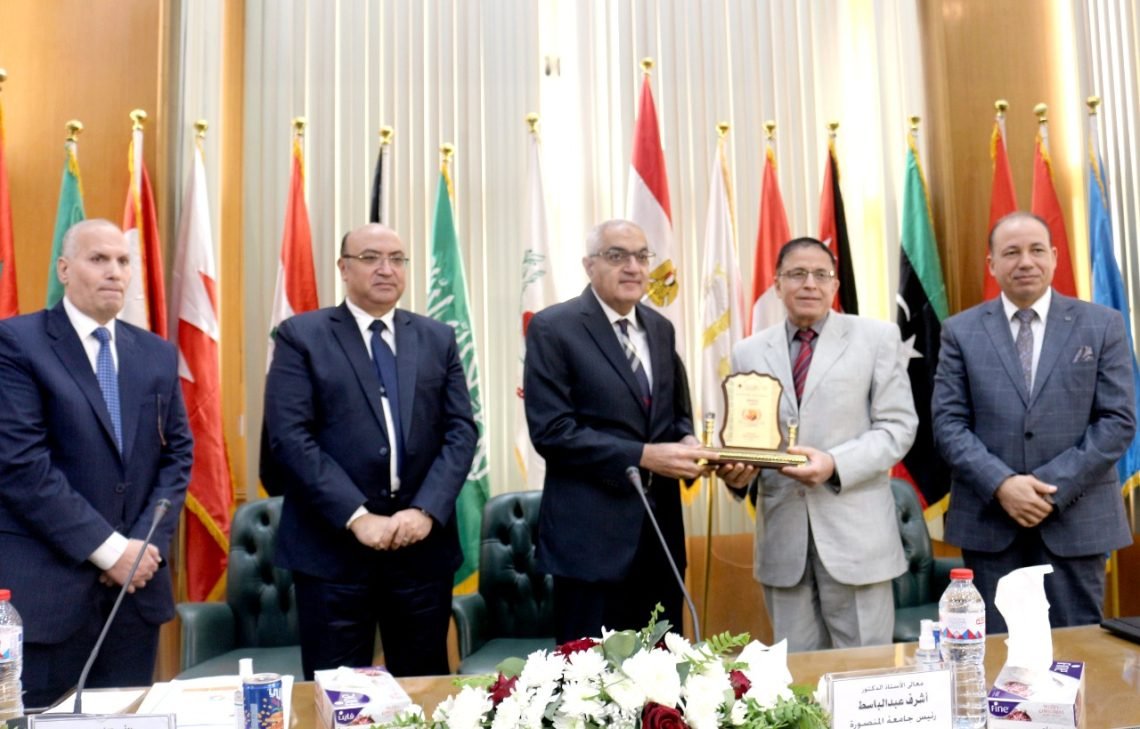 افتتاح مؤتمر دور منظمات المجتمع المدنى فى تحقيق التنمية المستدامة وفق رؤية مصر٢٠٢٠/٢٠٣٠ بجامعة المنصورة