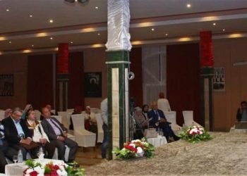 جامعة أسيوط تكرم “عمرو عثمان ” تقديرا لمجهودات صندوق مكافحة الإدمان فى التوعية وعلاج وتأهيل المرضى وتهديه درع الجامعة